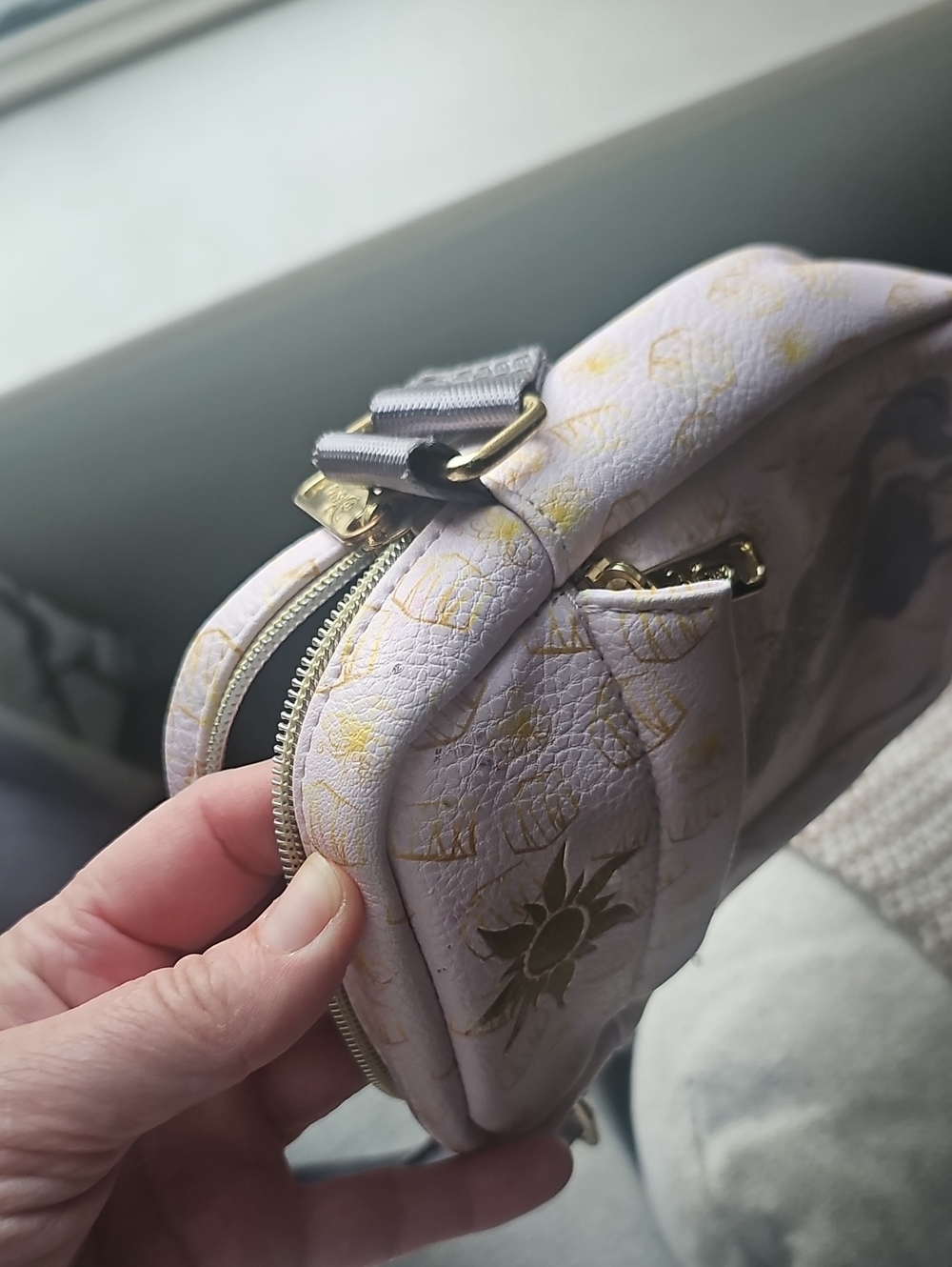 AWESOME DISNEY BUCKLE DOWN  TANGLED SATCHEL CROSSBODY BAG - Picture 9 of 9